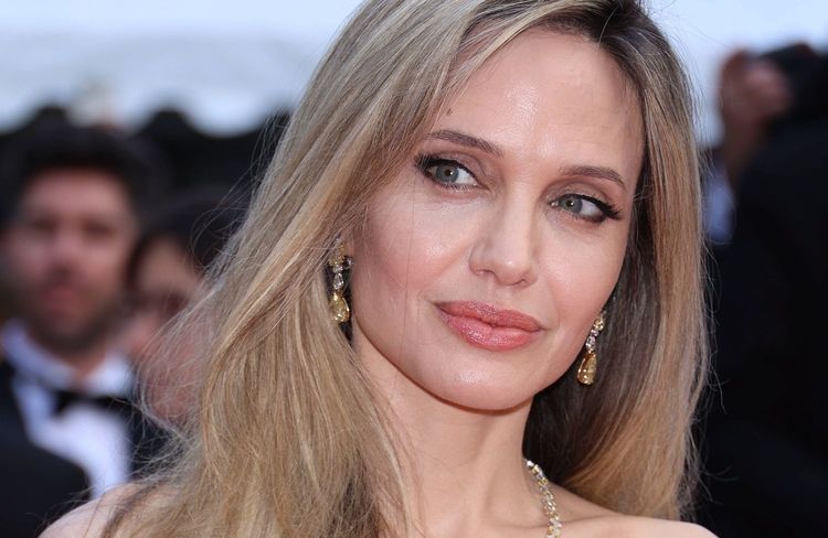 Découvrez les images du film « Couture » avec Angelina Jolie et Louis Garrel