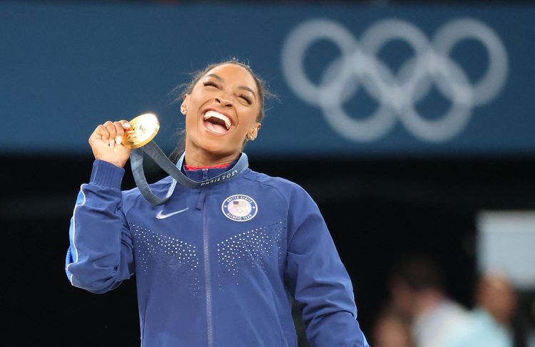 « Je veux qu'elle me contacte » :  la mère biologique de Simone Biles sort du silence