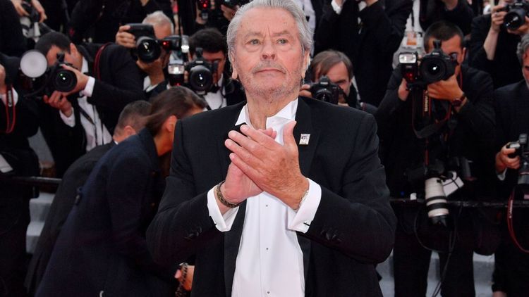 Alain Delon : on sait enfin si son chien va être euthanasié