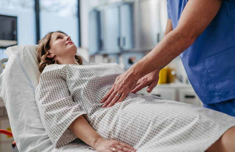 Lutte contre l’endométriose : pourquoi les soignants sont aussi mal formés ?