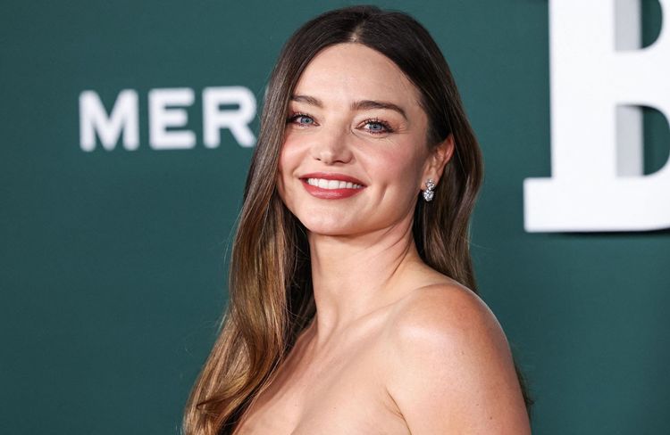 Lever à 5h et dîner à 16h30 : voici la routine bien-être de Miranda Kerr (et les bienfaits qui lui sont associés)
