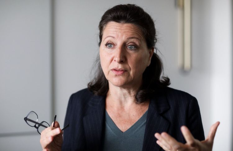 « J’essayais de m’en sortir en riant bêtement » : Agnès Buzyn témoigne des violences sexistes à l’hôpital