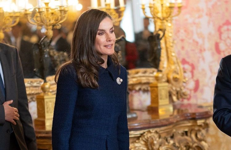 Letizia d'Espagne, élégante en tailleur-jupe ultra chic