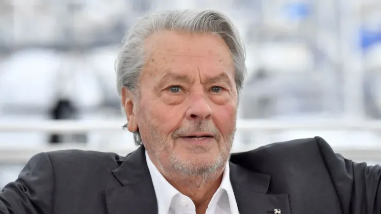 Sans pitié, la compagne d'Alain Delon accusée du pire : "Elle est allée jusqu'à…