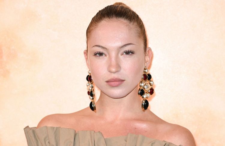 À Milan, la fille de Kate Moss illumine le défilé Gucci avec une coiffure rétro chic