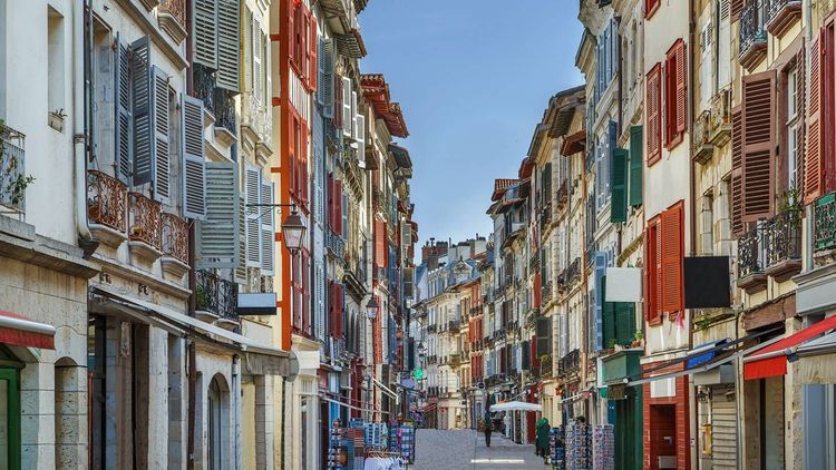 Marché immobilier à Bayonne : hausse modérée des prix en novembre 2025