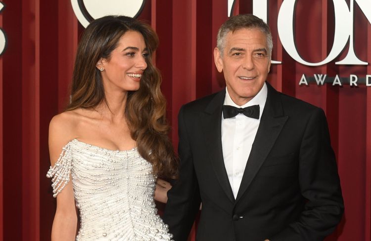 Amal Clooney fait de rares confidences sur son époux George Clooney et leurs enfants