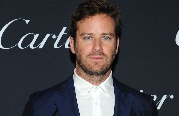 Armie Hammer brise le silence, 3 ans après les accusations de cannibalisme