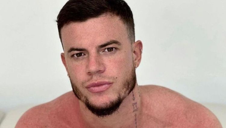 Adrien Laurent accusé de viol : Aqababe retrouve une vidéo absolument déroutante
