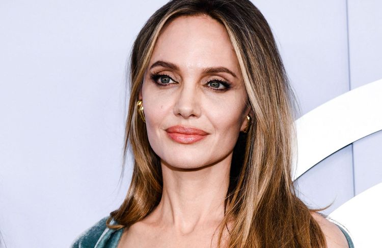 Angelina Jolie : la star dévoile un nouveau tatouage sur la poitrine