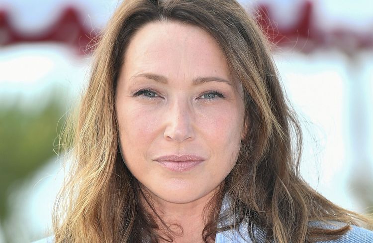 Laura Smet dit adieu à ses longueurs et adopte la coupe au carré