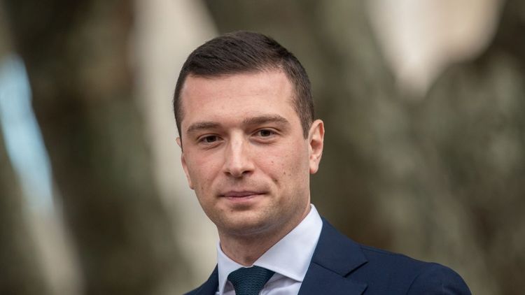 Jordan Bardella en dîner romantique : huîtres XXL, caviar, burrata… Le prix à payer pour manger dans son restaurant fétiche