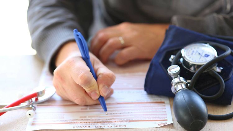 Retraité, salarié... « Est-il obligatoire d'avoir une mutuelle et puis-je changer librement ? »