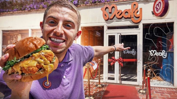 Michou : manque d’hygiène, salariés en colère… le fast-food du YouTubeur ferme déjà ses portes !
