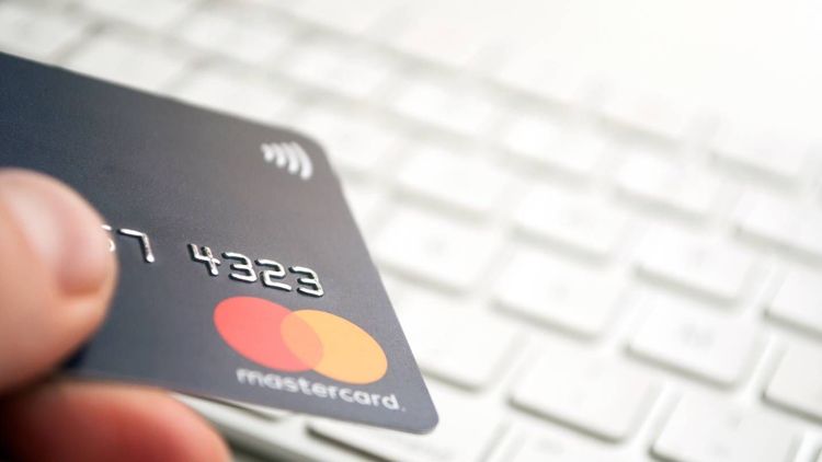Crédit Mutuel, Crédit Agricole.... Ces banques où la carte Mastercard Standard est la moins chère