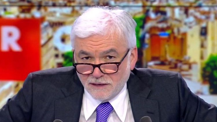 Pascal Praud ne mâche pas ses mots sur la France : "Une société ensauvagée"