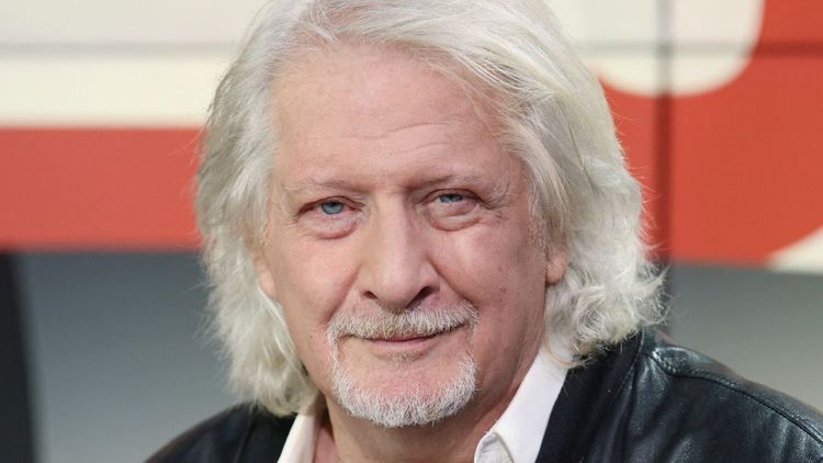 Patrick Sébastien révèle la raison de son registre musical graveleux : "Si je chante des conneries, c'est à cause de…"