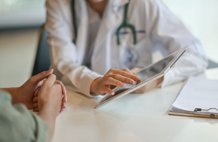 Ménopause, santé mentale, congé menstruel… les attentes des femmes en matière de santé