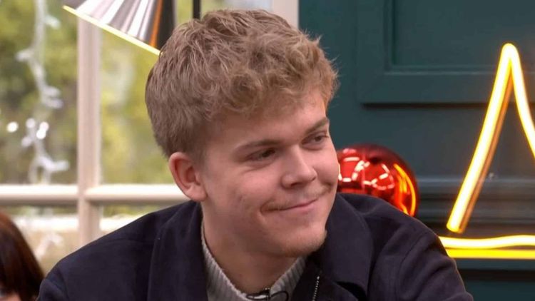 Star Academy : la maman de Charles choque la Toile par sa beauté après sa visite au château !