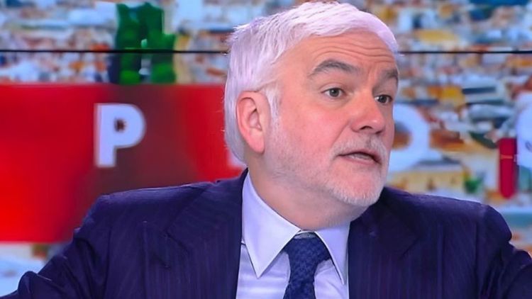Pascal Praud indigné face à Macron et sa clique : "Ils prennent les gens pour des c…"