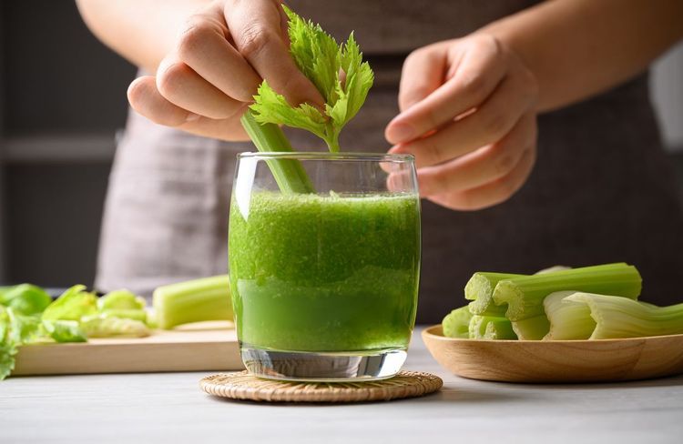 Celery juice : pourquoi cette boisson détox cartonne sur les réseaux ?