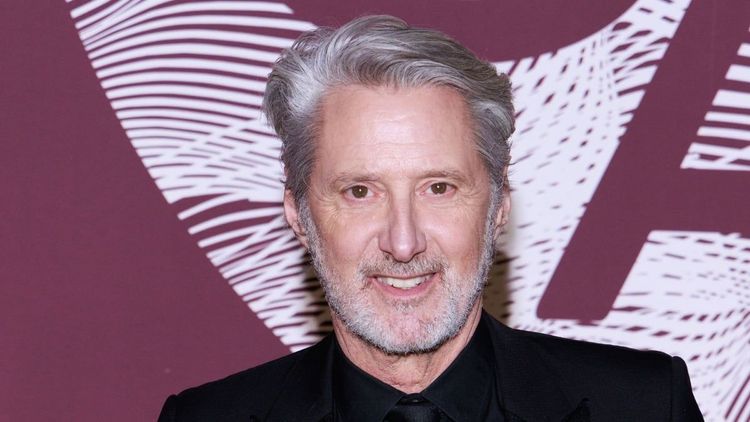 Antoine de Caunes "extrêmement inquiet", il se "réjouit que le régime islamiste arrive peut-être à son terme"