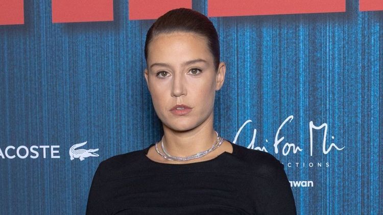 Adèle Exarchopoulos raconte ce jour où on l'a reprise sur sa façon de parler : "J'ai jamais oublié"