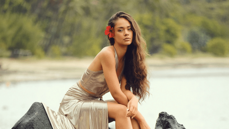 Hinaupoko Devèze (Miss France 2026) évoque sa famille de 8 enfants : "les blonds aux yeux bleus d'un côté, les Polynésiens de l'autre"
