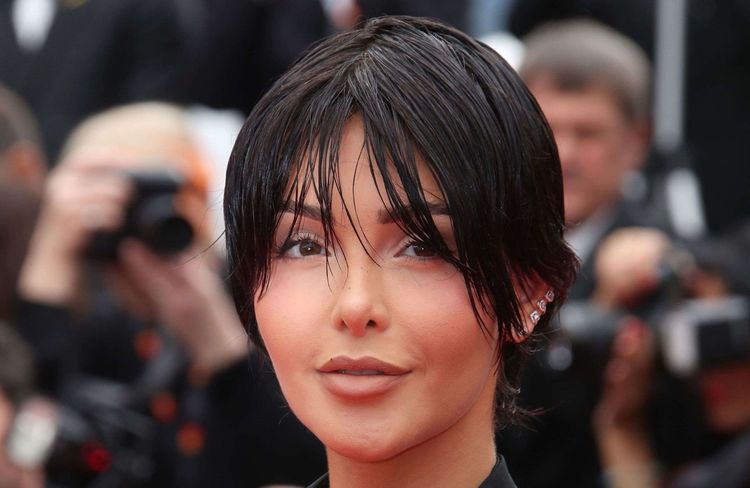 Nabilla à Cannes : elle dévoile une coupe à la garçonne sur le tapis rouge