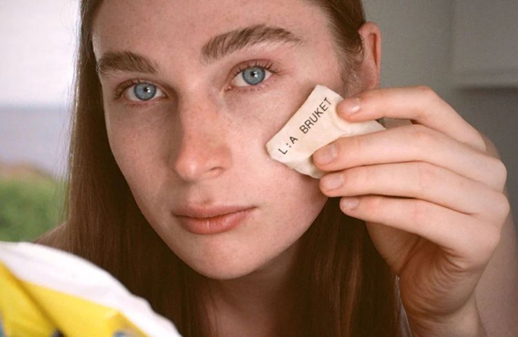 Des glaçons imbibés de skincare ? Ce geste beauté viral séduit pendant la canicule