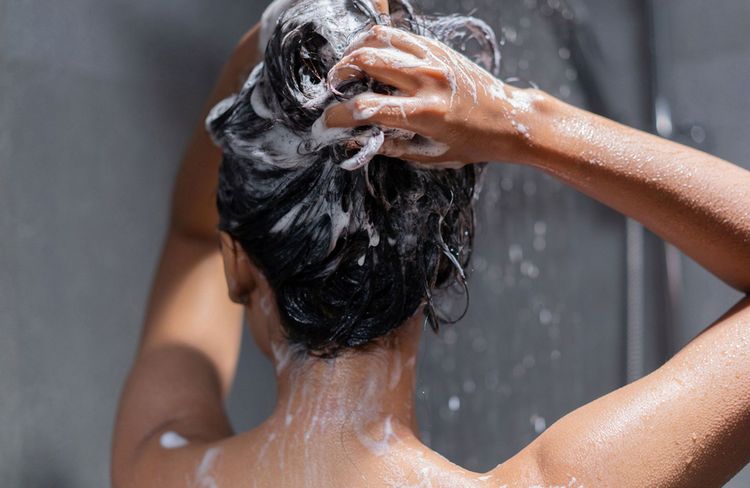 Élu « meilleur produit pharma » de l’année, ce shampoing combat pellicules et démangeaisons