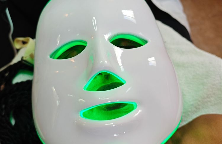 Green light therapy : que valent vraiment les led vertes contre les taches brunes ?