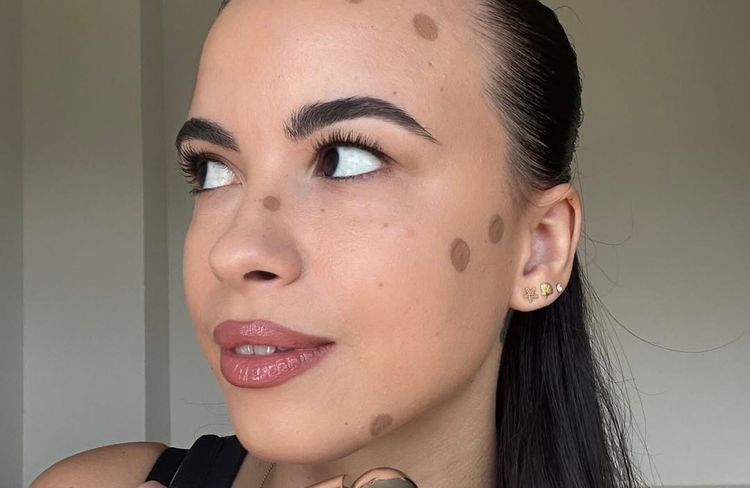 Virale sur les réseaux, la « dot method » révolutionne l'application du maquillage
