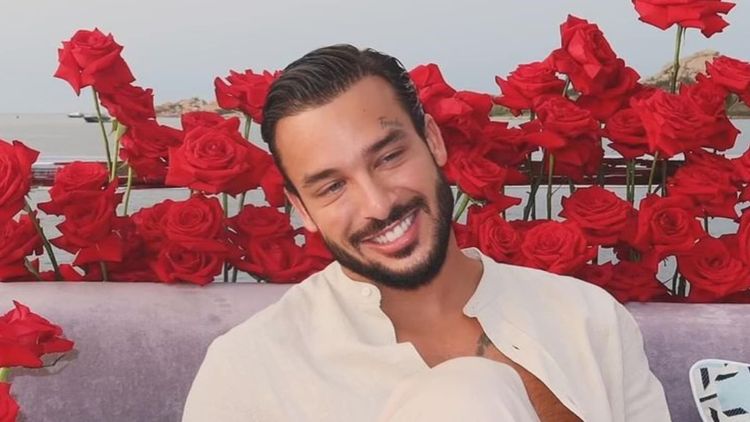 Laurent Correia : découvrez l’étrange vidéo publiée par l’influenceur au lendemain du décès de son père !