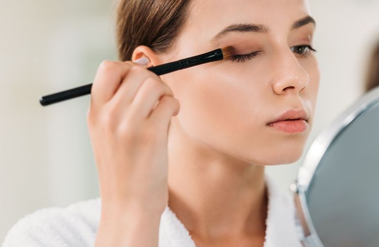 Cut crease : les conseils d’un pro pour réussir ce maquillage à la perfection
