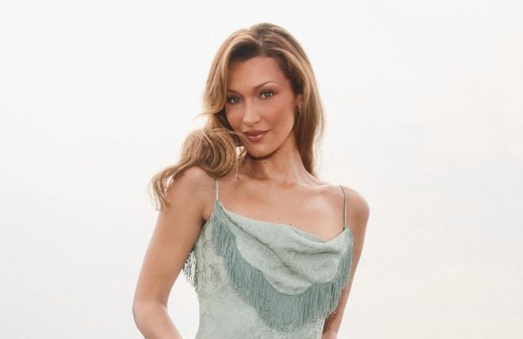 Bella Hadid redonne vie à cette robe vintage Dior, déjà portée par Nicole Kidman il y a 30 ans