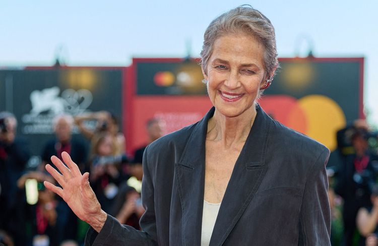 Charlotte Rampling, 79 ans, rayonne au naturel à la Mostra de Venise