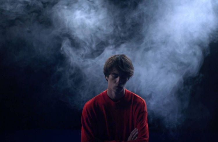 « Je fumais du cannabis pour sentir la tristesse s’en aller » : un documentaire sur une « jeunesse enfumée »