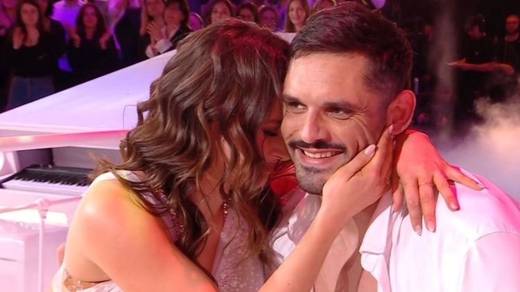 Elsa Bois et Florent Manaudou surpris sous la douche après la finale de DALS