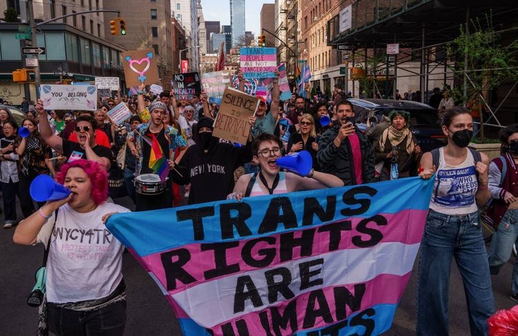 Sportifs transgenres dans les sports féminins : l’administration Trump attaque le Maine en justice