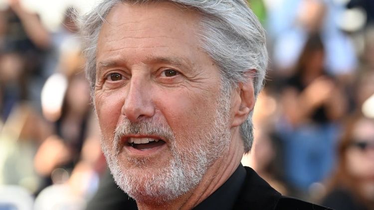 Antoine de Caunes féru de jouets intimes en bois ? "C'est mieux qu'un...", sa folle déclaration à 71 ans