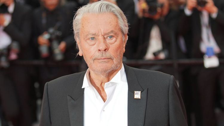 Alain Delon décrit comme “un homme violent” : révélations glaçantes de ses fils “Il m’a étranglé et “ m’a menacé avec l’arme”