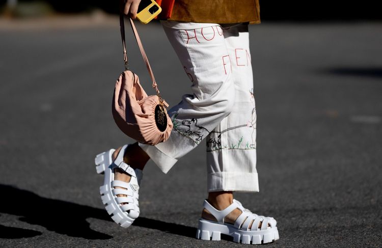 Peut-on être chic avec des sandales de pêcheur ?