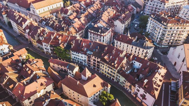 Immobilier à Annecy : hausse modérée des prix en novembre 2025