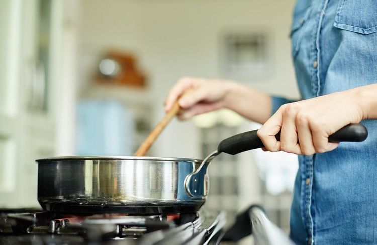 Comment faire briller l’inox sans le rayer : les secrets d’un entretien parfait