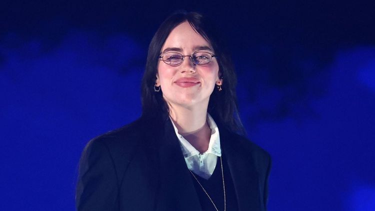 À la surprise générale, Billie Eilish rejoint Mimie Mathy et les Restos du Cœur, une apparition qui fait le buzz