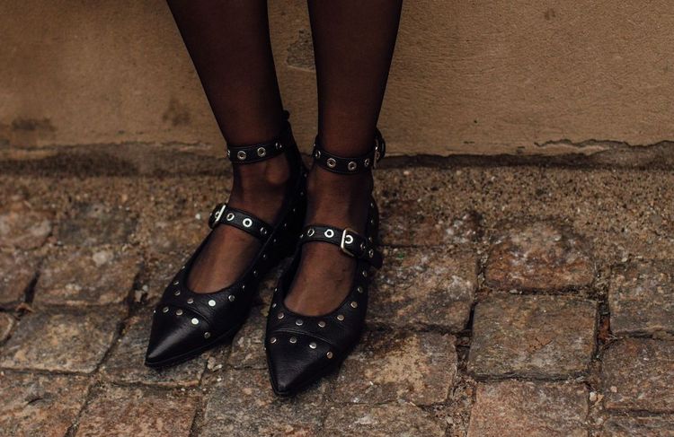 5 chaussures plates idéales pour briller sans talons pendant les fêtes