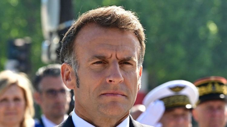Emmanuel Macron "exaspéré" après une question très osée de Léa Salamé : "Je le regrette"