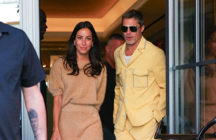 Brad Pitt et Ines de Ramon : le couple électrise les rues de New York dans des tenues parfaitement coordonnées