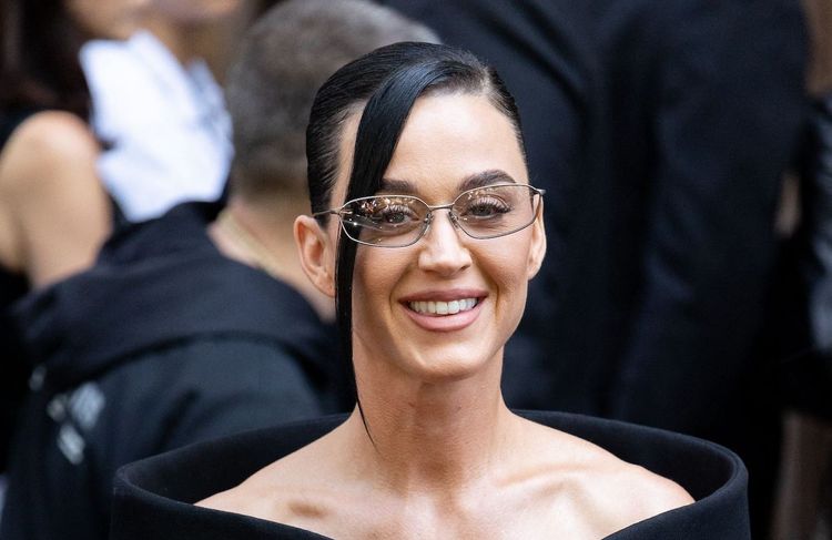 Katy Perry manque de chuter de plusieurs mètres en plein concert à cause d'un problème technique